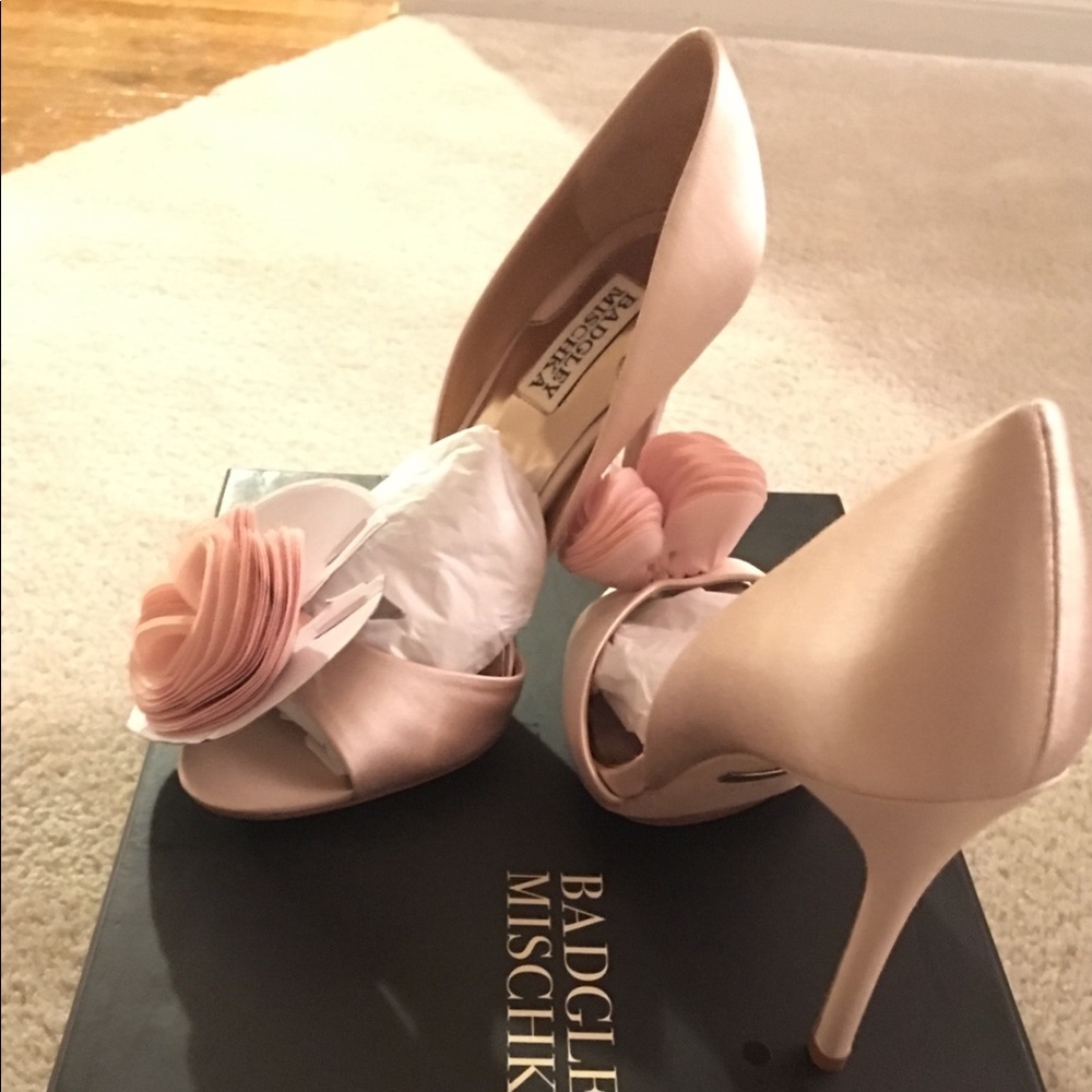 Women’s open toe high heel with a flower blossom